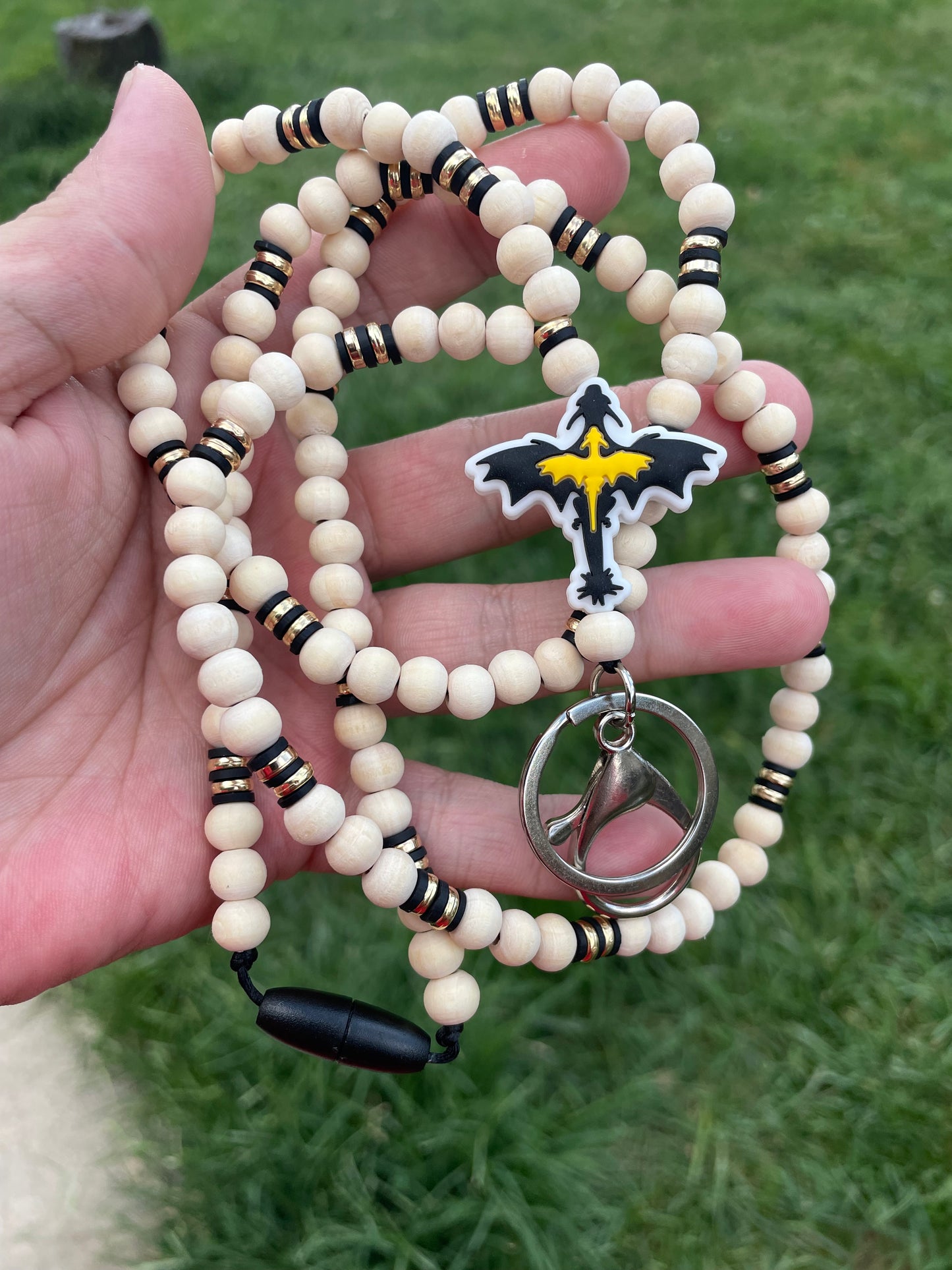 Fourth wing lanyard
